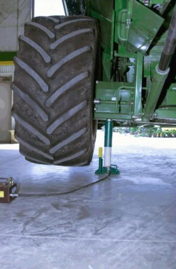 Image of a Model 15-FS Farm Service Jack under combine